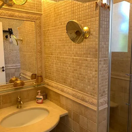 Lachi Marina #17 * Polis