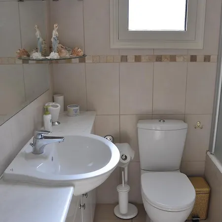 Lachi Marina #17 Polis