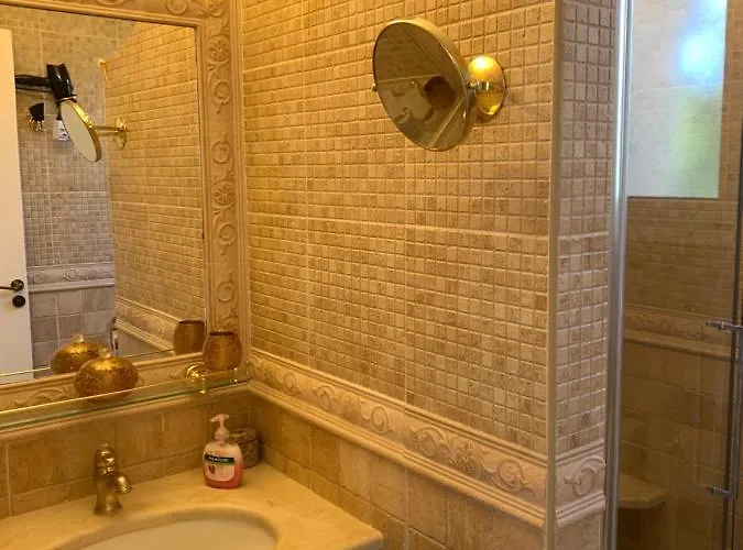 Lachi Marina #17 * Polis