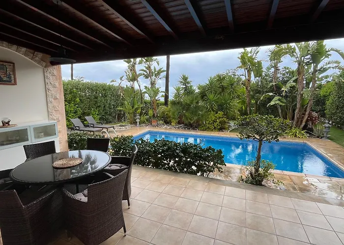 Lachi Marina #17 Polis