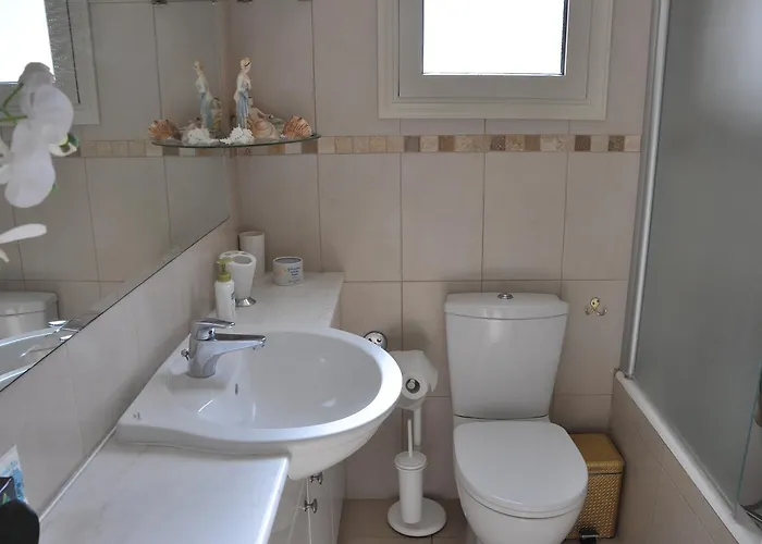 Lachi Marina #17 Polis